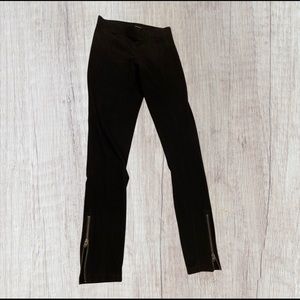 Faux suede black leggings with zipper ankle